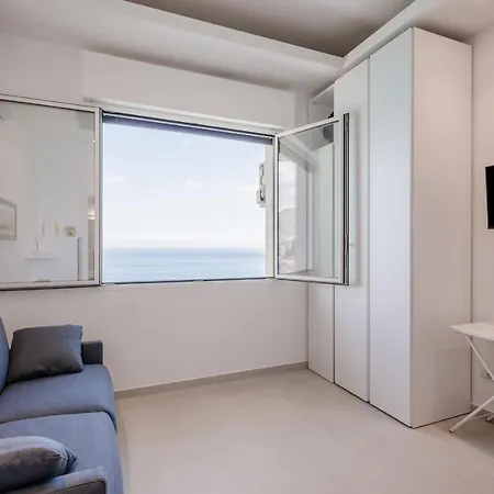 Seaview A Few Steps From The Apartment *