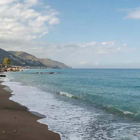 Apartment Seaview A Few Steps From The Taormina